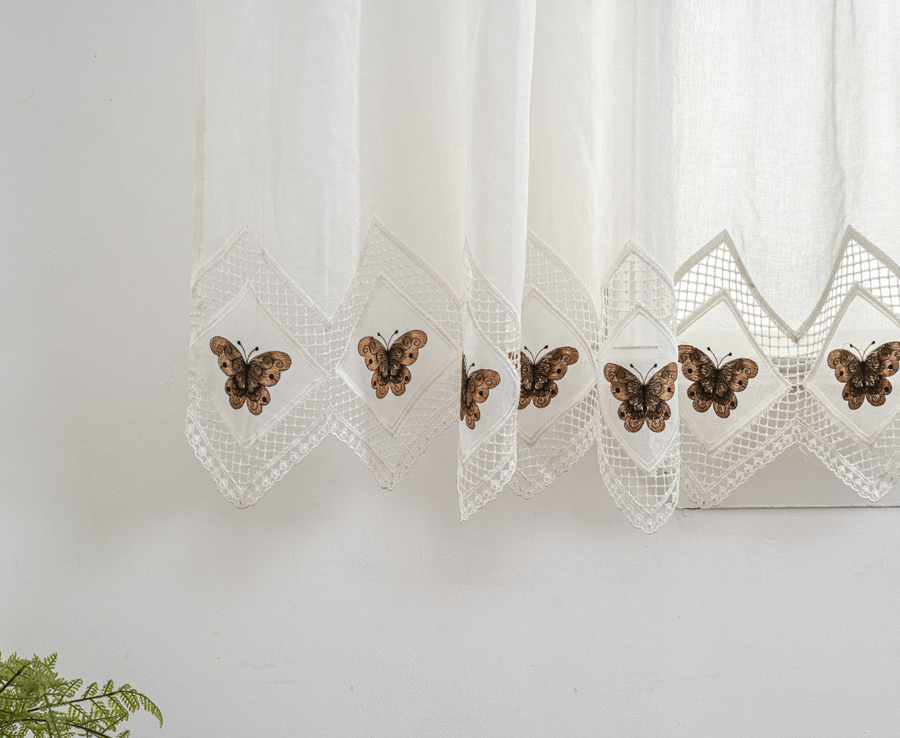 Cortina Tule Bordada com Borboletas Castanhas-um par - BOD HOME