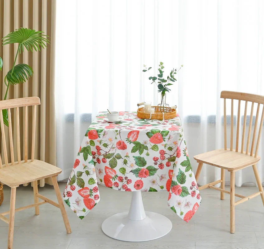 TOALHA DE MESA ANTI-NÓDOA COM ESTAMPA DE FRUTAS VERMELHAS QUADRADA - BOD HOME