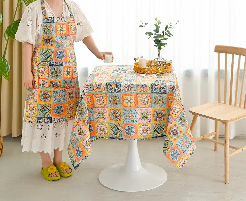 TOALHA DE MESA ANTI-NÓDOA COM ESTAMPA DE FLORES VARIADAS QUADRADA - BOD HOME
