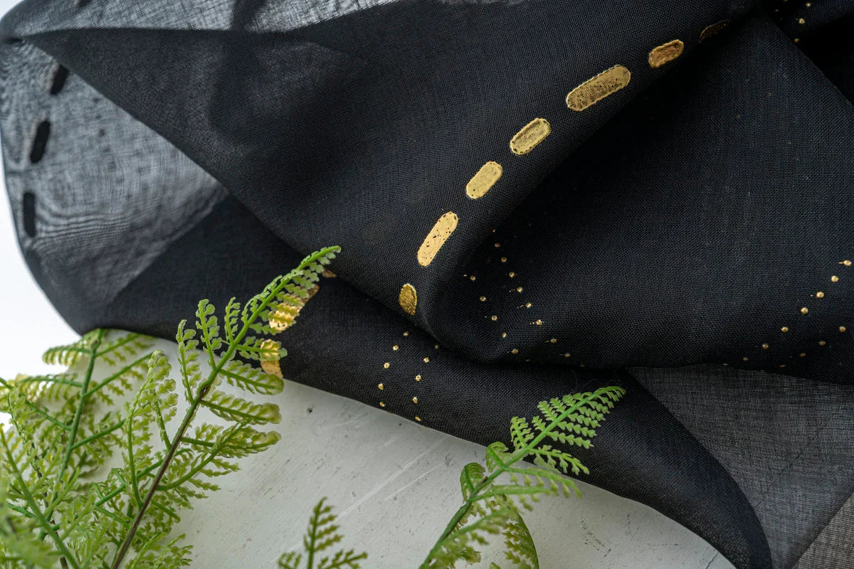 Cortina Estampada 3D Dourada-Linha Ondulada Preta 140x260CM-Individual - BOD HOME