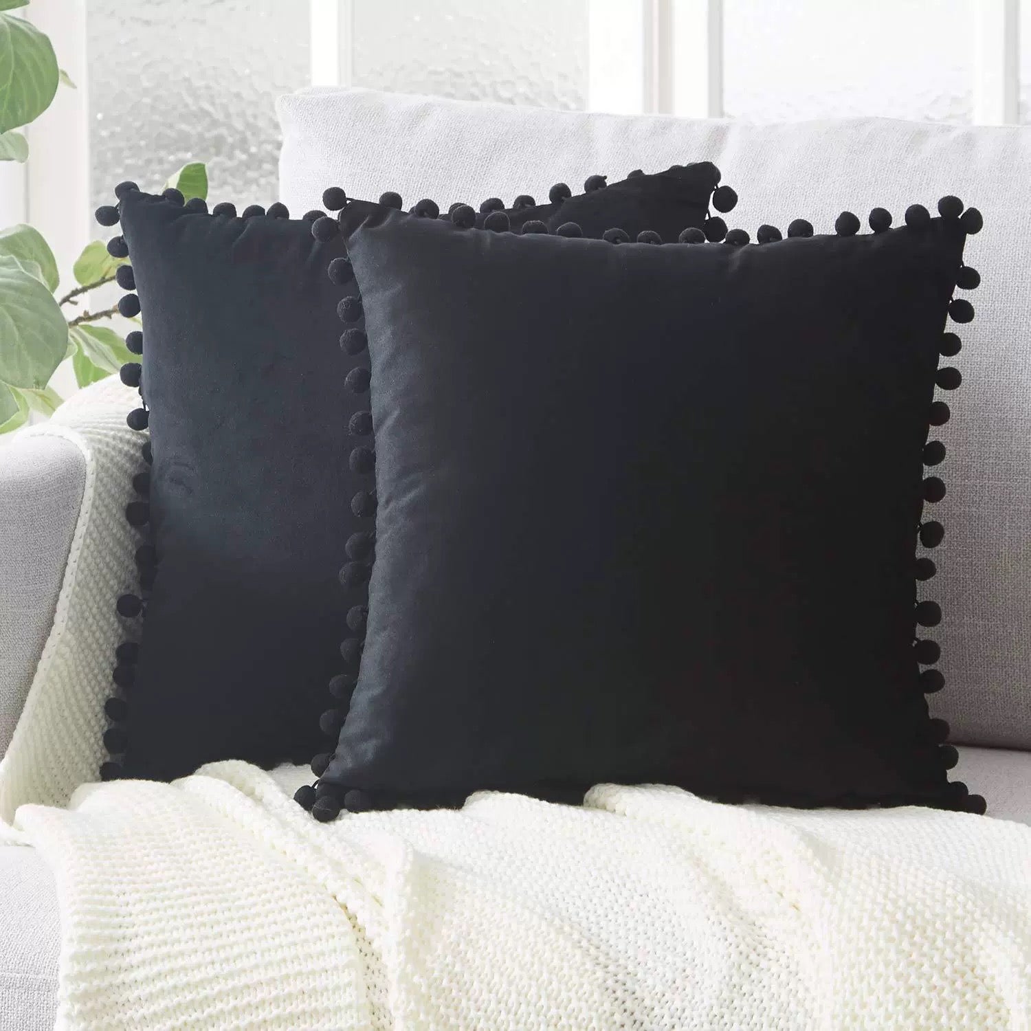 Cojín Liso Borde Lunares Negro 45*45cm