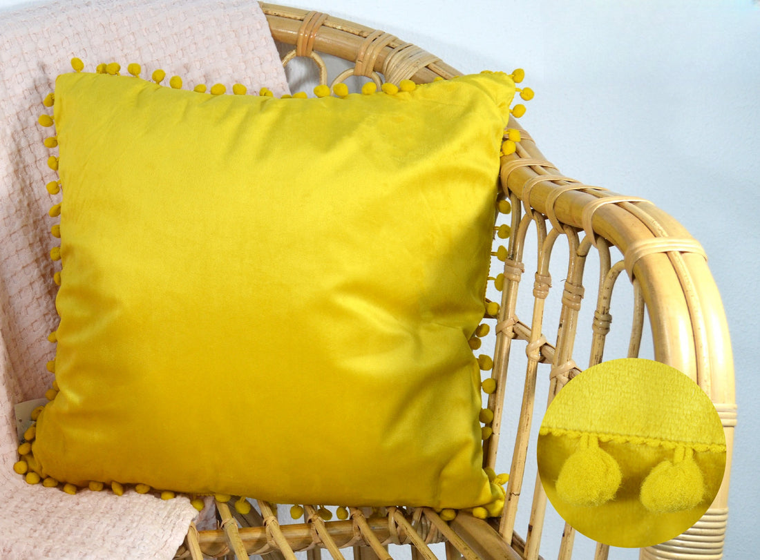 Cojín Liso Borde Bola Amarillo 45*45cm
