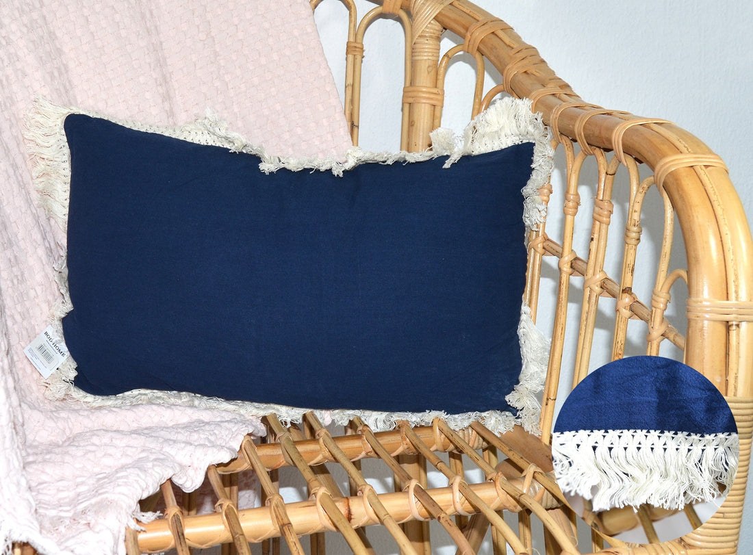 Cojín con flecos completamente envuelto en azul 30*50 cm