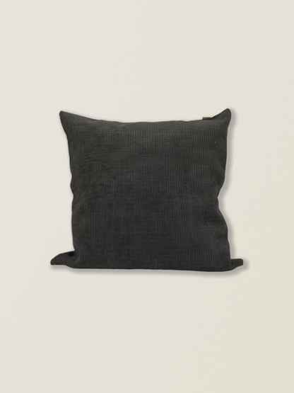 Funda de cojín de chenilla color gris oscuro. Tamaño aproximado: 45*45 cm
