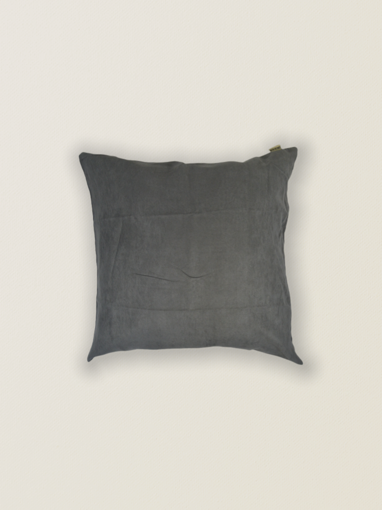 Funda de cojín de ante gris oscuro. Tamaño aproximado: 45*45 cm