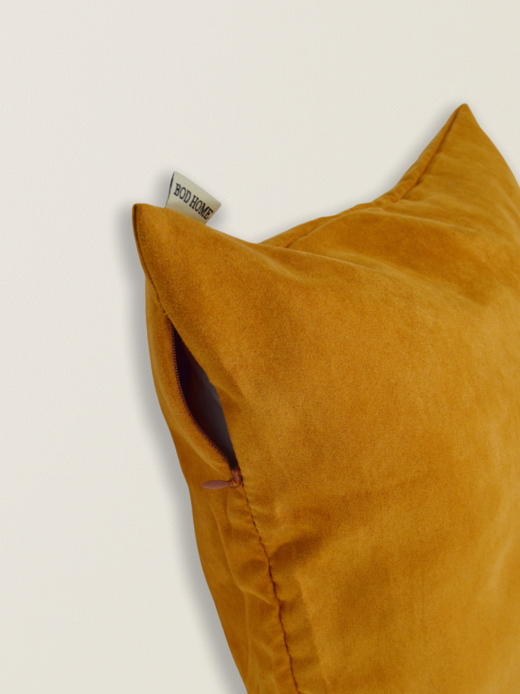 Tamaño aproximado de la funda del cojín de ante camel: 45*45 cm.