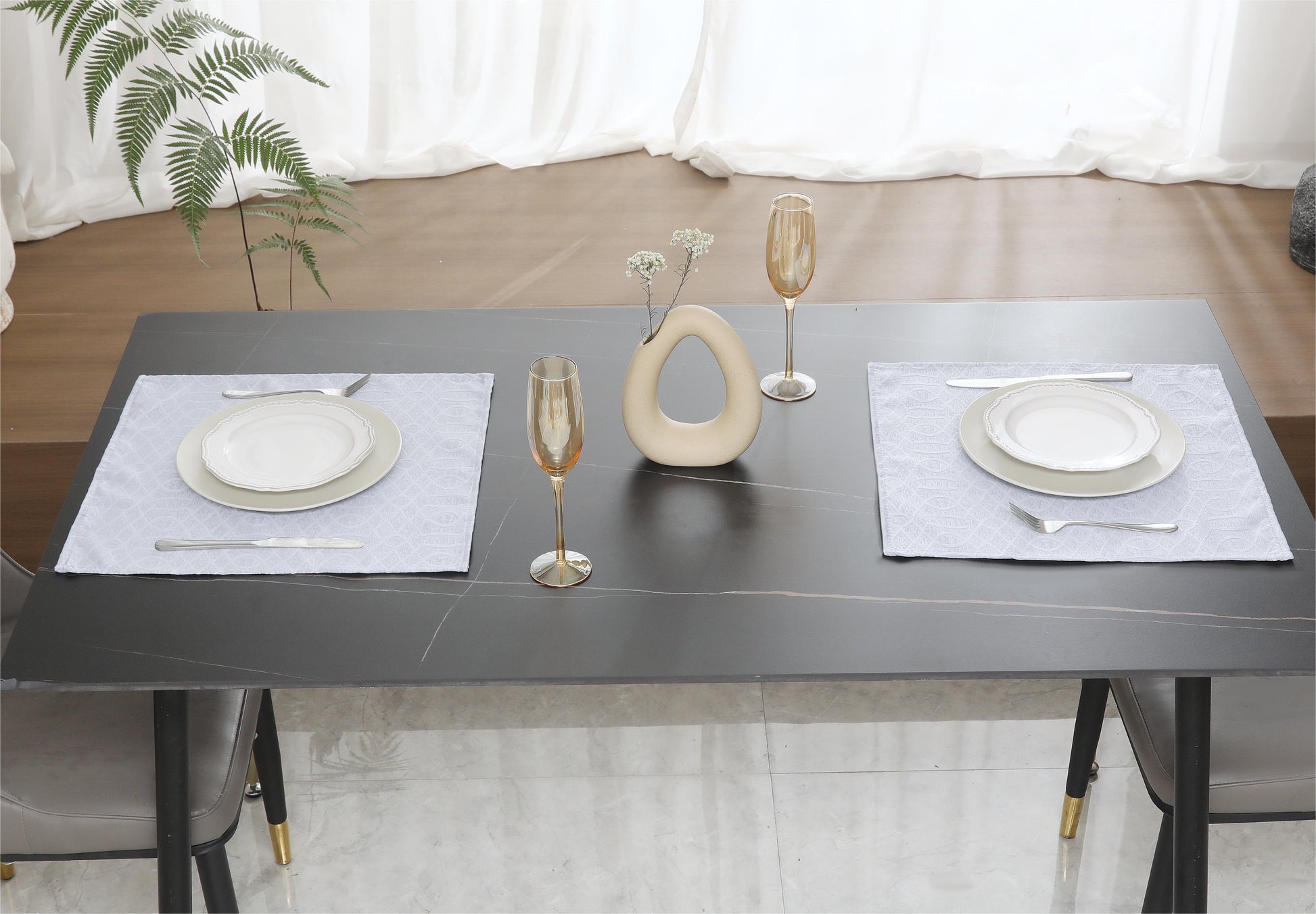 Toalha de mesa com linhas cruzadas branco cinza - BOD HOME